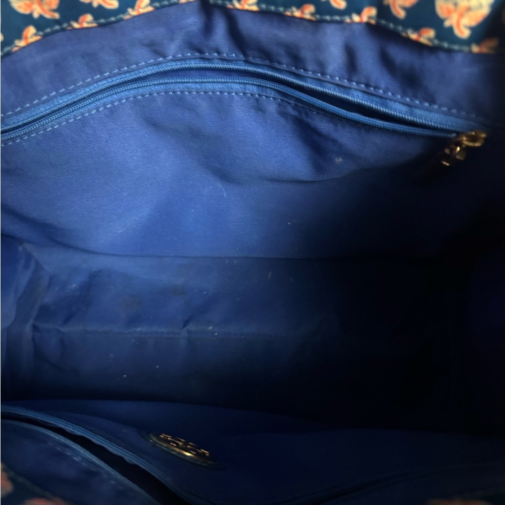 Tory Burch Vinyl Tote Bag - Picture 5 of 9